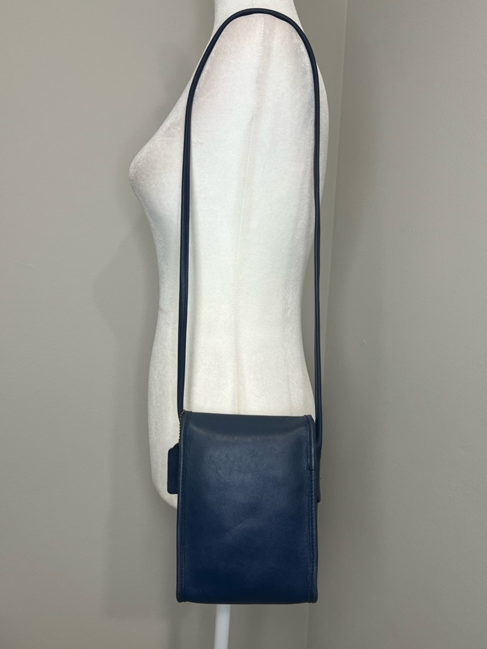 Vintage Coach Blue Leather Scooter Bag - Picture 11 of 15